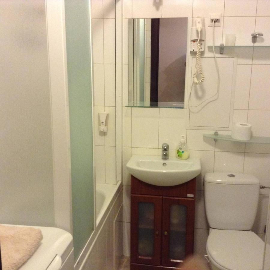 Двухкомнатная Возле Гулливера Appartement Kiev Buitenkant foto